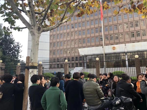 將夫妻共同財產贈與第三人這個行為有效嗎？深圳離婚律師來回答